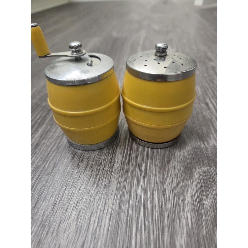 Rare Vintage Retro Mcm Yellow Salt Shaker and Peppermill - Picture 9 of 9